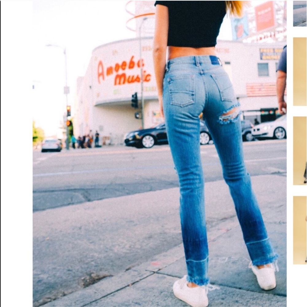 Perforated Ms.Robinson jeans